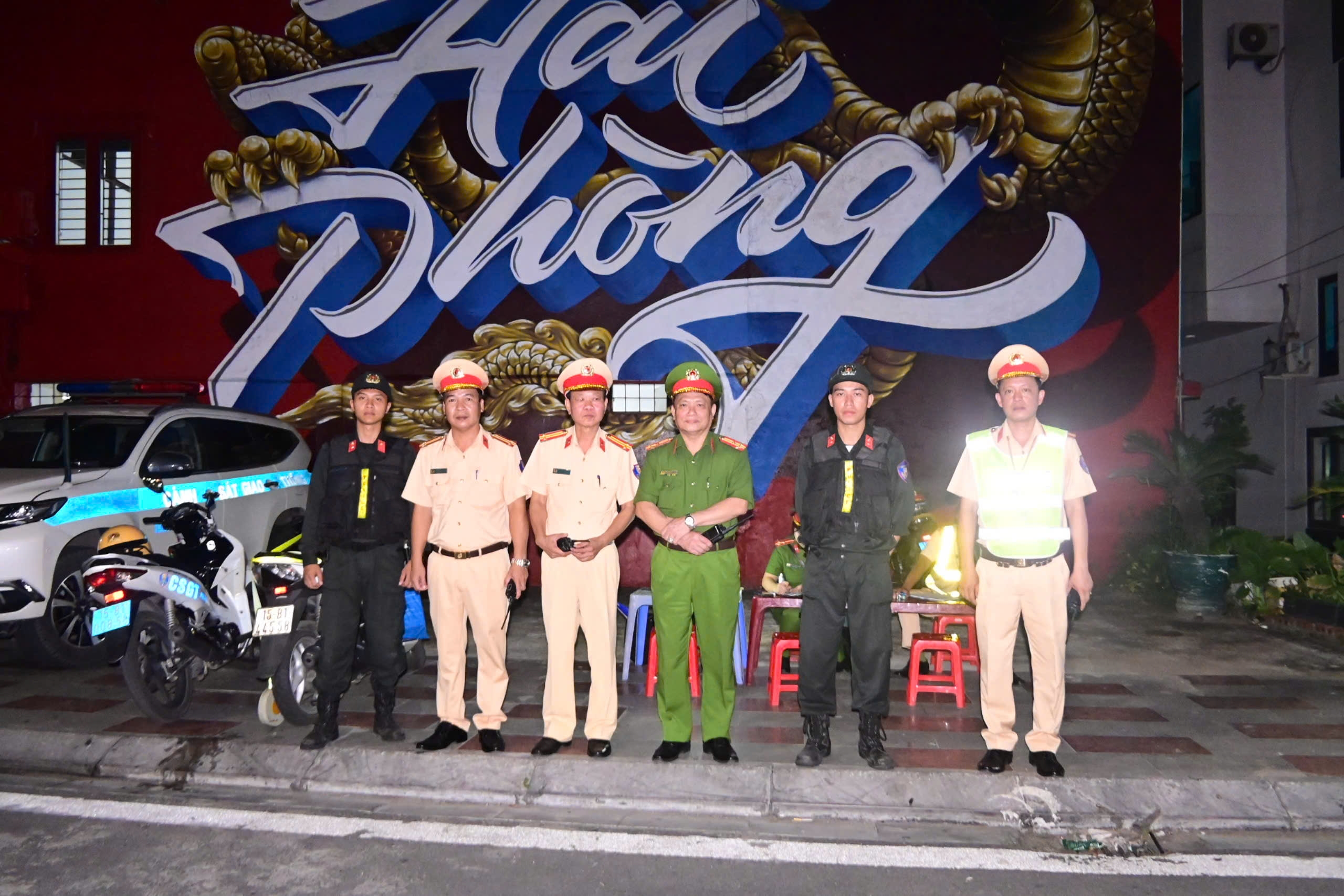 Công an quận Hồng Bàng xử lý 2 trường hợp vi phạm nồng độ cồn đêm 16.8